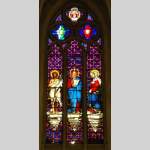 彩色玻璃窗，绘有耶稣基督，圣母玛利亚以及圣施洗约翰