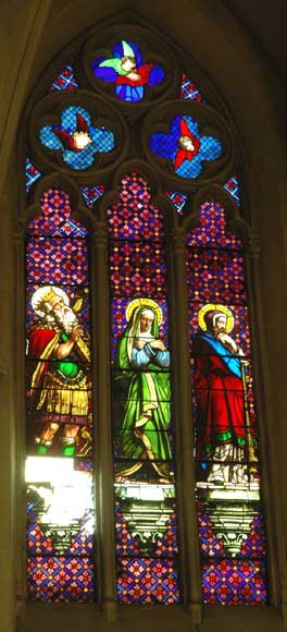 彩色玻璃，绘有玛丽－玛德莲以及两位圣徒之像-0