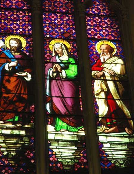 彩色玻璃，绘有圣安娜以及两位圣徒-1