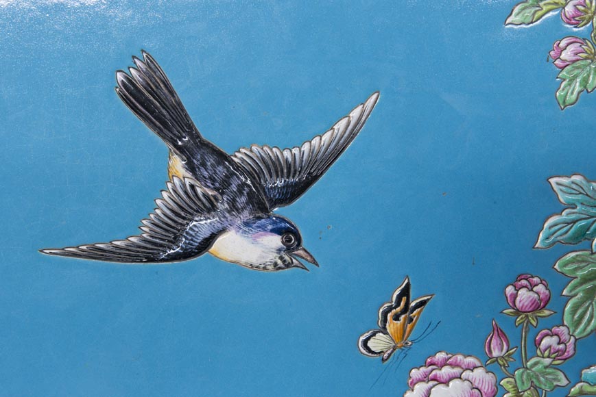 一对以鸟儿在湖边为题的陶瓷镶板画，签有“J. ENGEL”-6