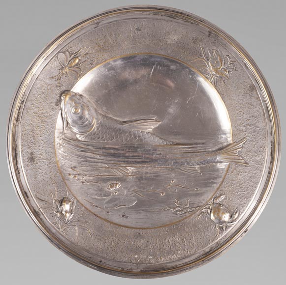 日式风格金属银盘，饰有鲶鱼和昆虫-0