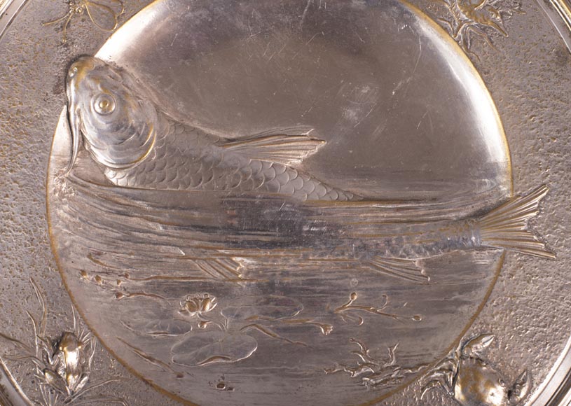 日式风格金属银盘，饰有鲶鱼和昆虫-1