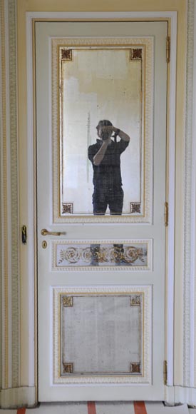一对路易十六风格木制灰墁门，带有镜子，约1970年-9