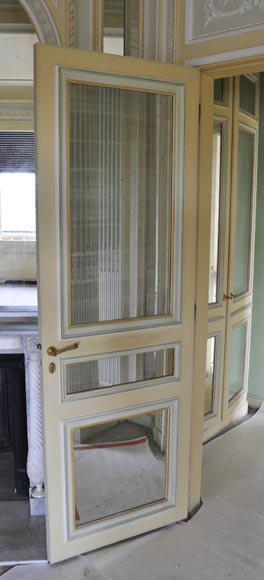 一对路易十六风格木制灰墁门，带有镜子，约1970年-14