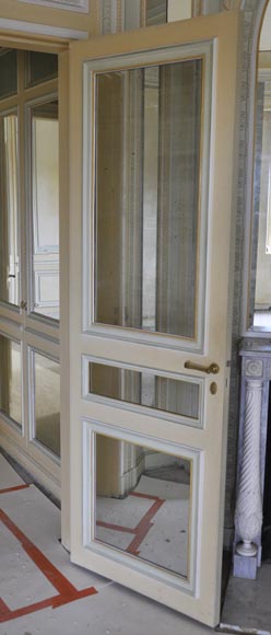 一对路易十六风格木制灰墁门，带有镜子，约1970年-16