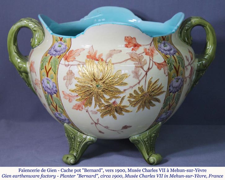 日安瓷器（Faiencerie de Gien） - 非常漂亮的“伯纳德”花盆，采用拿破仑三世风格的彩陶，带有精美的金色装饰，19 世纪末-1