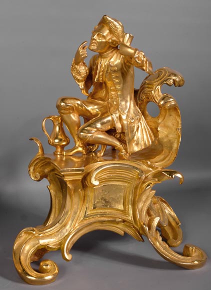 一对路易十五风格的铜鎏金古董柴架，饰有穿传统服饰的人物-5