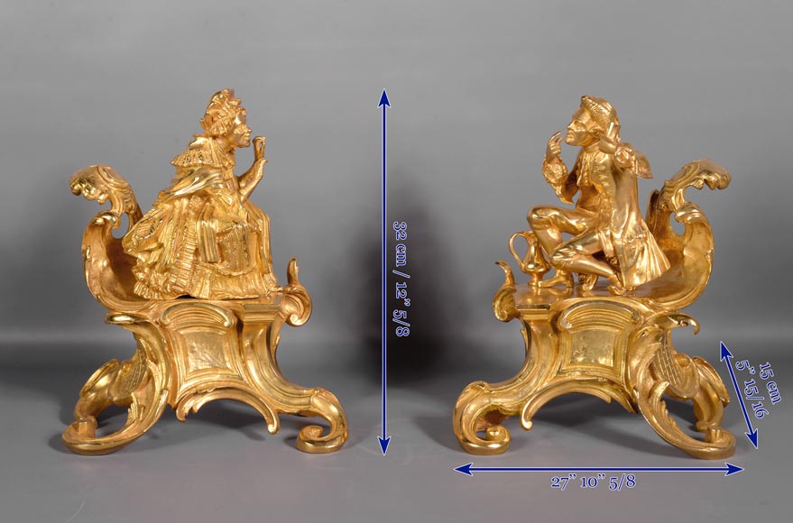 一对路易十五风格的铜鎏金古董柴架，饰有穿传统服饰的人物-8