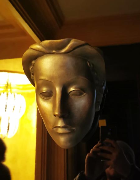 罗伊·阿扎克（Roy ADZAK，1927年-1987年，依照该艺术家风格），一套四个女性面孔的青铜壁式烛台，二十世纪末-1