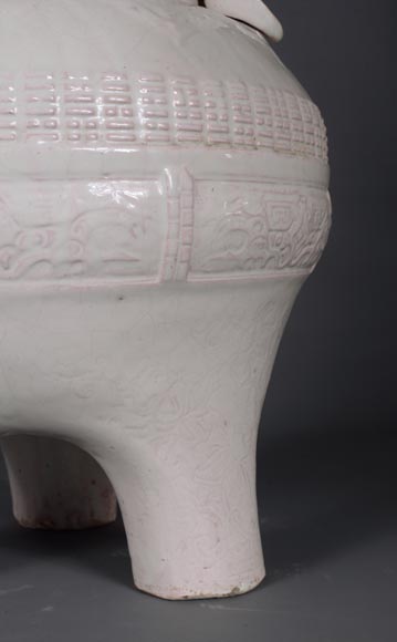 加莱，水晶梯廊，一对有盖罐，盖子上饰有中国香炉传统形状的石狮子，约1870年-17