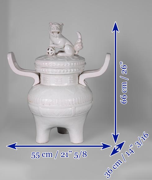 加莱，水晶梯廊，一对有盖罐，盖子上饰有中国香炉传统形状的石狮子，约1870年-18