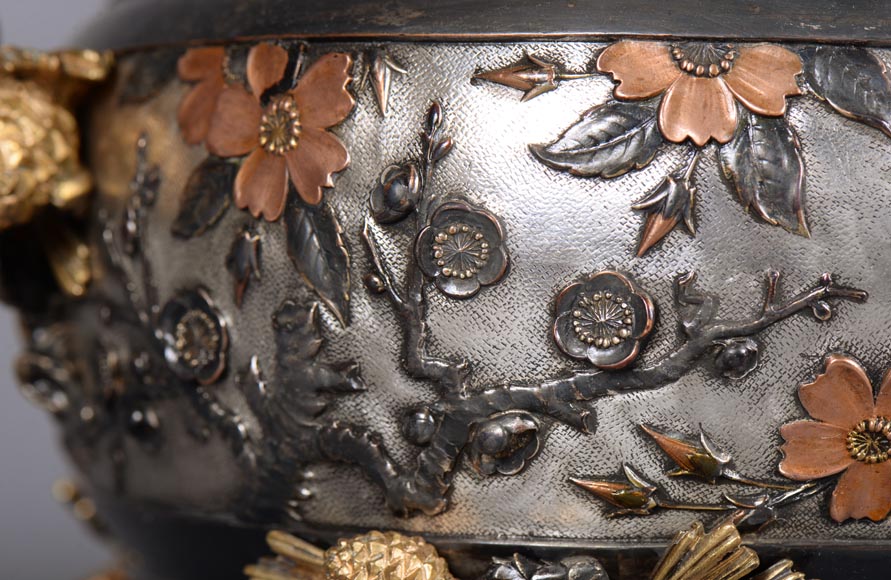 克里斯多夫 非凡电镀铜花盆 铜、银、金装饰 银色背景 古铜色点缀 1878年左右-7