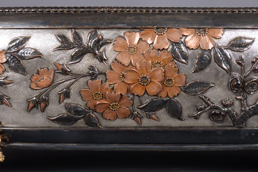 克里斯多夫 非凡电镀铜花盆 铜、银、金装饰 银色背景 古铜色点缀 1878年左右-8