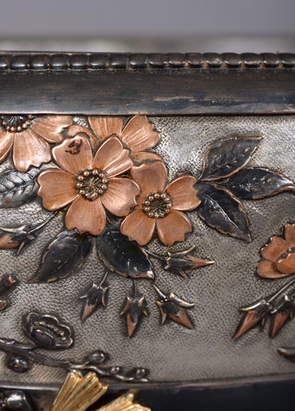 克里斯多夫 非凡电镀铜花盆 铜、银、金装饰 银色背景 古铜色点缀 1878年左右-10