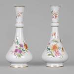塞弗里斯制造-一对多色花卉装饰德里款花瓶，1875年