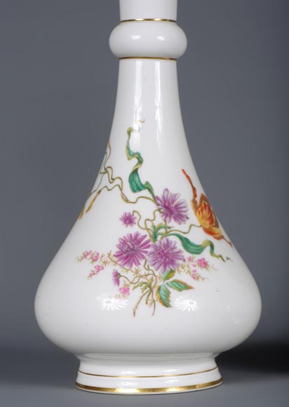 塞弗里斯制造-一对多色花卉装饰德里款花瓶，1875年-8