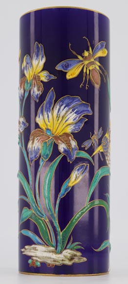 隆威制造-浮雕圆形珐琅瓶-鸢尾、昆虫装饰-深蓝色/塞夫尔蓝-1890年左右-4