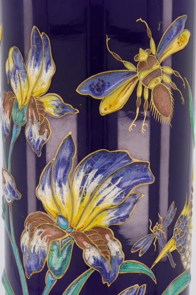 隆威制造-浮雕圆形珐琅瓶-鸢尾、昆虫装饰-深蓝色/塞夫尔蓝-1890年左右-6