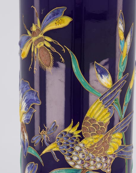 隆威制造-浮雕圆形珐琅瓶-鸢尾、昆虫装饰-深蓝色/塞夫尔蓝-1890年左右-7