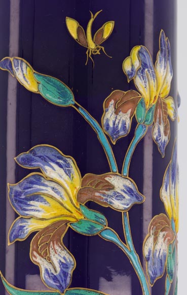 隆威制造-浮雕圆形珐琅瓶-鸢尾、昆虫装饰-深蓝色/塞夫尔蓝-1890年左右-9