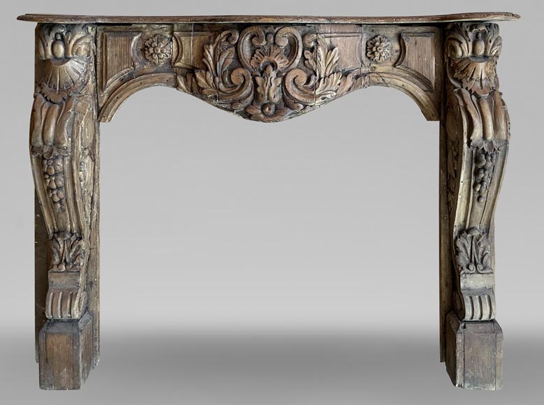 路易十五风格木制古董壁炉，带有精美雕饰-0