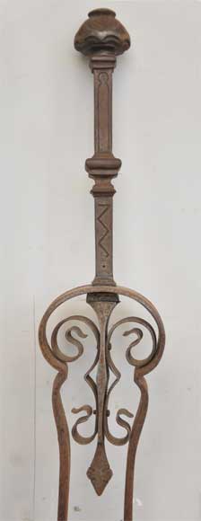 古董壁炉用具：几何图案装饰铁夹和铁铲-2