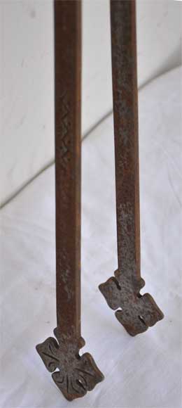 古董壁炉用具：几何图案装饰铁夹和铁铲-3