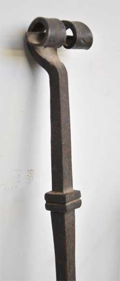 古董壁炉用具：镂空装饰铁夹和铁铲-2