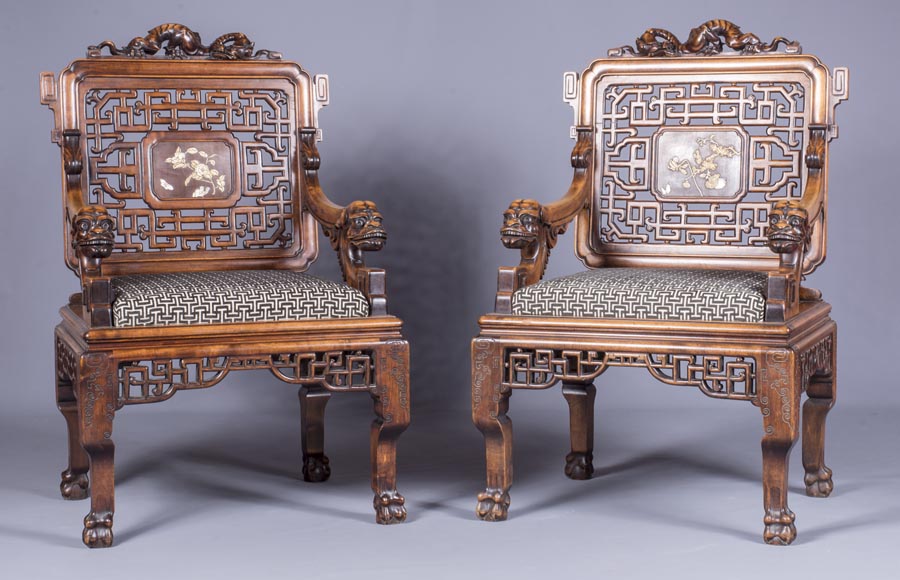 Maison des Bambous公司的阿尔弗雷德·佩雷特和欧内斯特·维伯特 - 精美日式全套客厅家具，带有雕龙饰及镂空椅背装饰-2