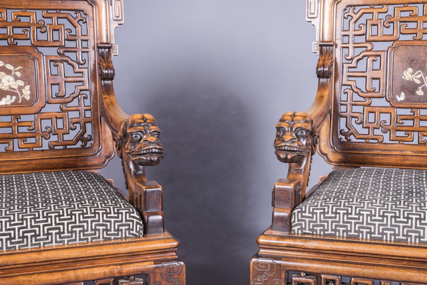 Maison des Bambous公司的阿尔弗雷德·佩雷特和欧内斯特·维伯特 - 精美日式全套客厅家具，带有雕龙饰及镂空椅背装饰-6
