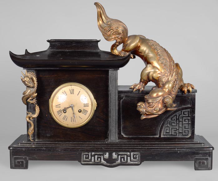 加布里埃尔.维阿尔多（归于）Gabriel VIARDOT ，塔型座钟，青铜石狮子装饰，约1870—1880-0