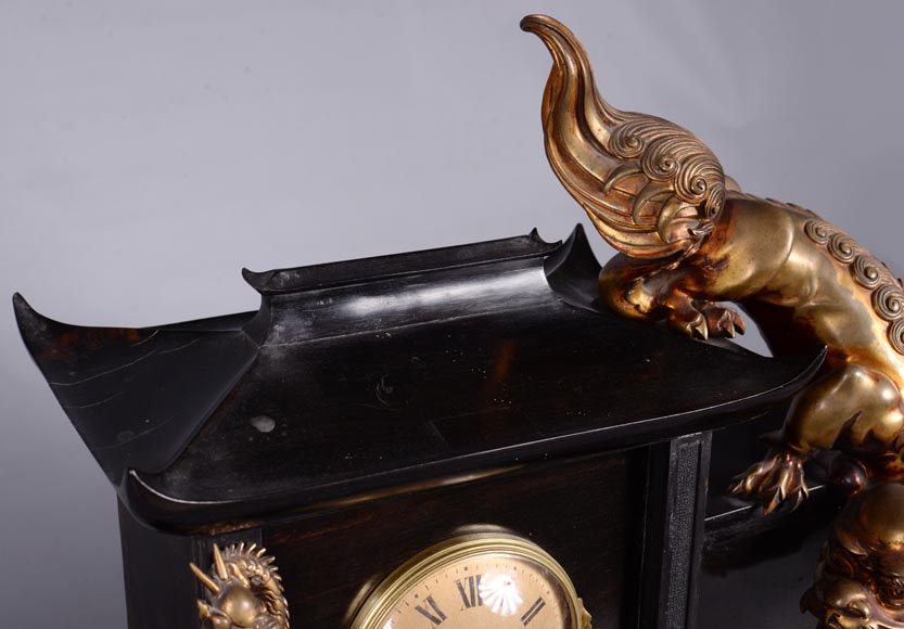 加布里埃尔.维阿尔多（归于）Gabriel VIARDOT ，塔型座钟，青铜石狮子装饰，约1870—1880-9