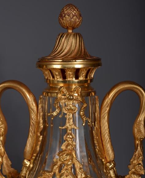 一对路易十六风格的水晶瓶，镀金青铜装饰-4