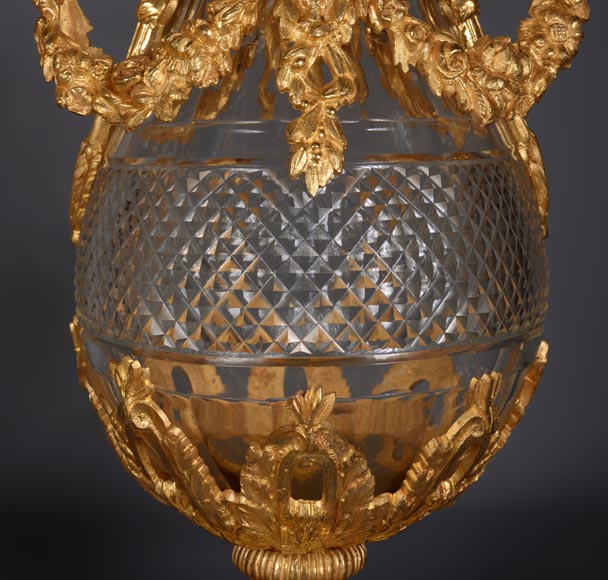 一对路易十六风格的水晶瓶，镀金青铜装饰-8