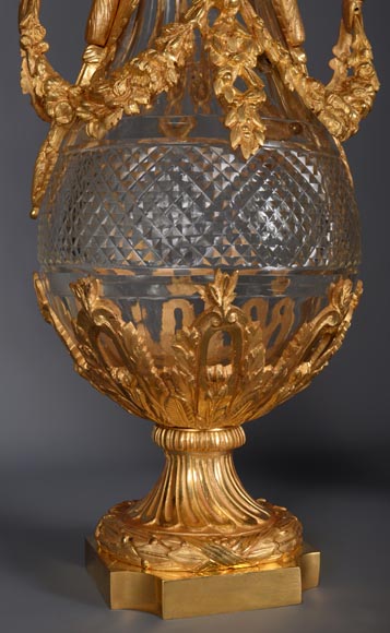 一对路易十六风格的水晶瓶，镀金青铜装饰-9