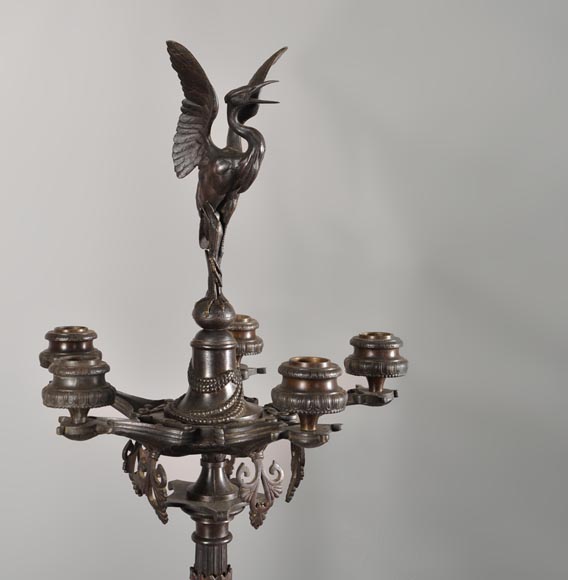 安托万·路易斯·巴里（Antoine-Louis BARYE，1795-1875年，按照该艺术家风格），一对饰有鹳饰的立地烛台-2