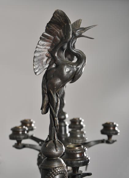 安托万·路易斯·巴里（Antoine-Louis BARYE，1795-1875年，按照该艺术家风格），一对饰有鹳饰的立地烛台-3